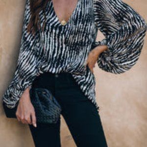 Vici Social Hour Printed Balloon Sleeve Blouse